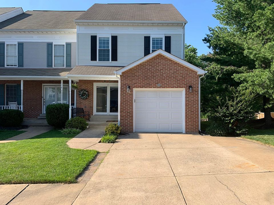 End-unit, 3 br 3.5 bath, 2270 sq ft large garage, and oversized driveway for two cars!