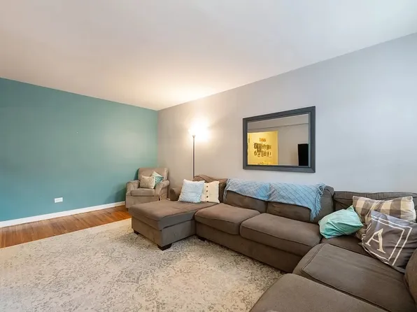 2229 Knapp Street image 10 of 31