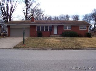 809 Pardee Rd, Godfrey, IL 62035