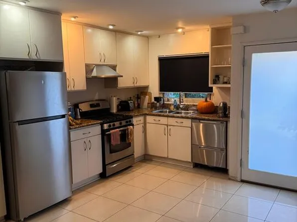 265 S Barrington Ave #E7, Los Angeles, CA 90049