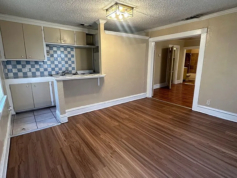 3602 S Polk- Triplex — Photo 2