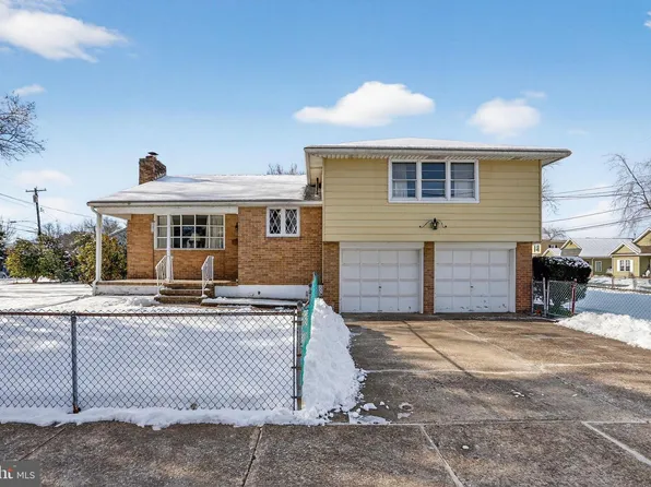 10 Taylor St, Bristol, PA 19007