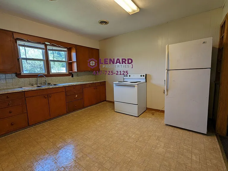 723 E College St — Photo 5