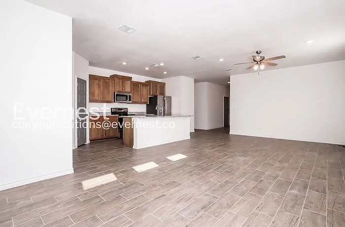4 bed, 2.0 bath, 1752 sqft, $1,745 — Photo 4
