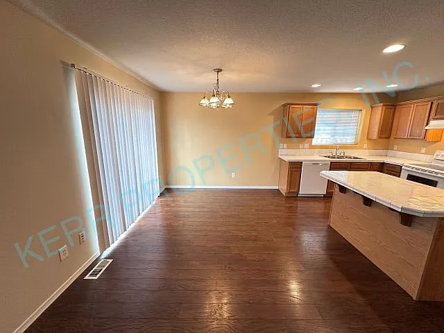 1111 SW 6th Way — Photo 4