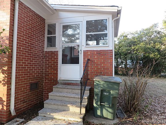3rd image of 840 Jackson St