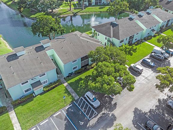 3rd image of 8771 NW 39th St