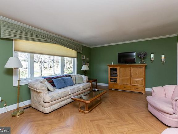4th image of 57 Vernon Ln