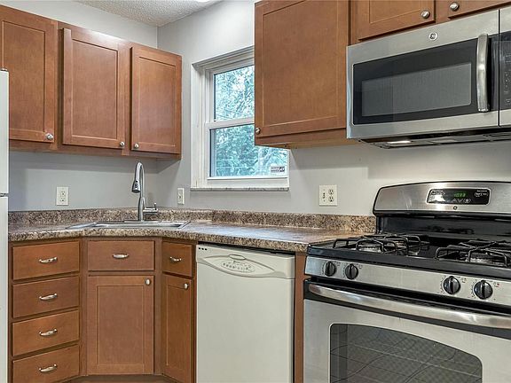 5th image of 12711 Foxhound Dr