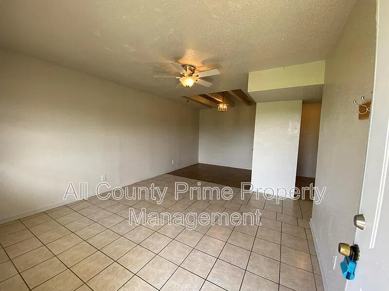 1 bed, 1.0 bath, 2209 sqft, $750 — Photo 2