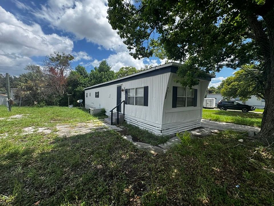 1st image of 7205 Commons Blvd