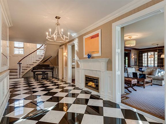 3rd image of 48 Lloyd Ln