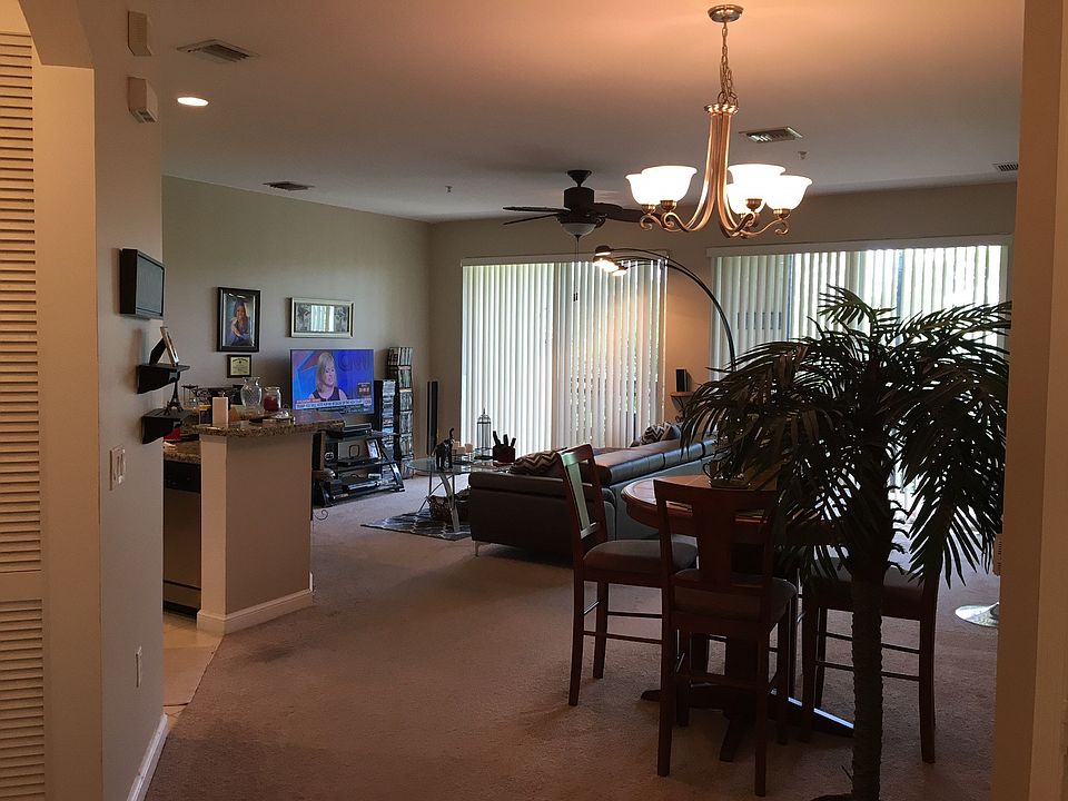 Living room w/ dble sliders