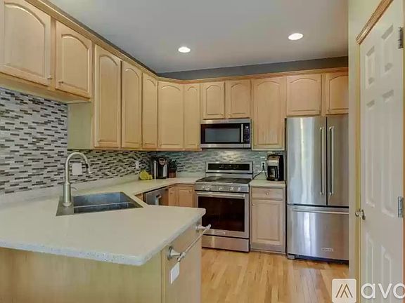 3rd image of 9804 Cupola Ln