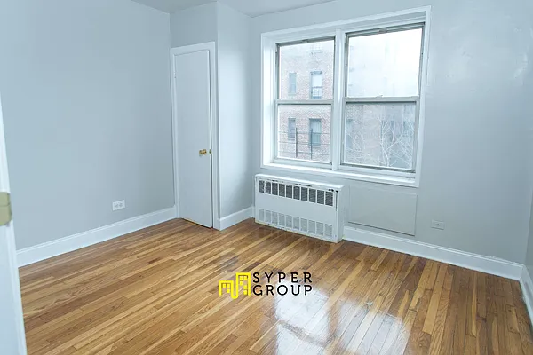 Rented by Evergreen Apartments BK | media 17