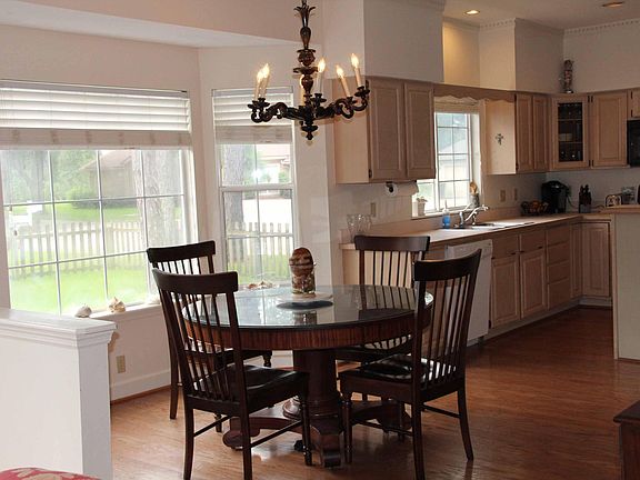 5th image of 176 Summerfield Dr