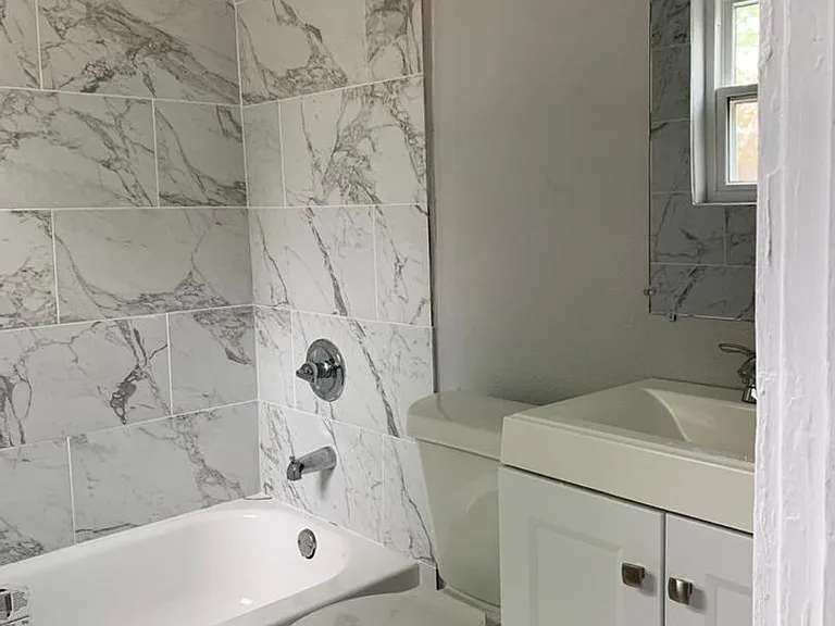 211 E Sterling St — Photo 12