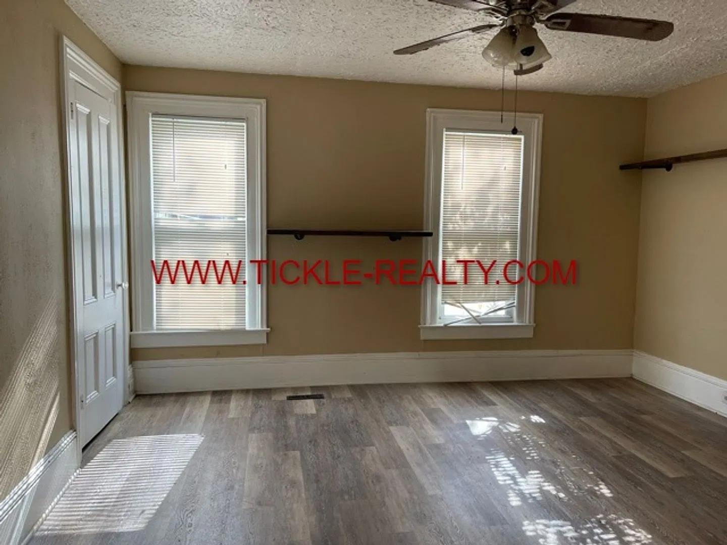 3 BR Single Family Home in Swillburg!! — Photo 2