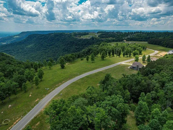 815 River Bluffs Dr #102, Jasper, TN 37347