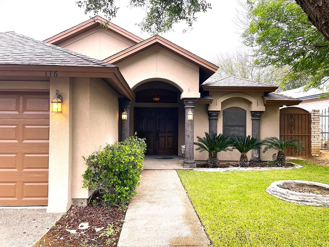 3 bed, 2.0 bath, 1620 sqft, $2,200 — Photo 3