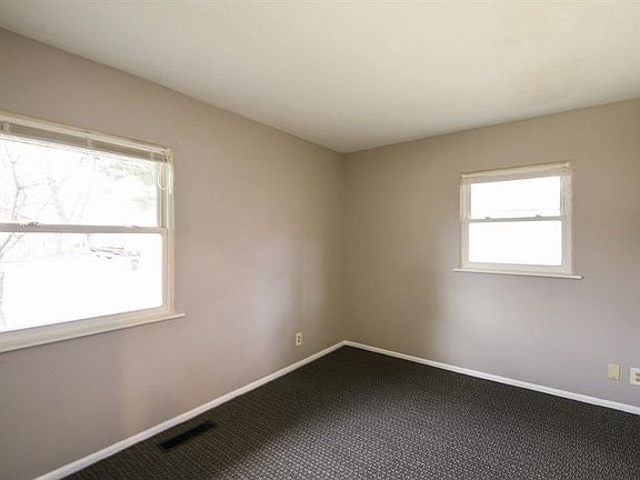 4th image of 3208 White Birch Dr
