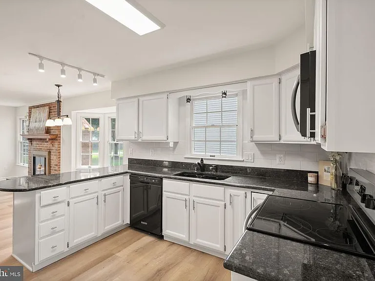 13647 S Springs Dr — Photo 20