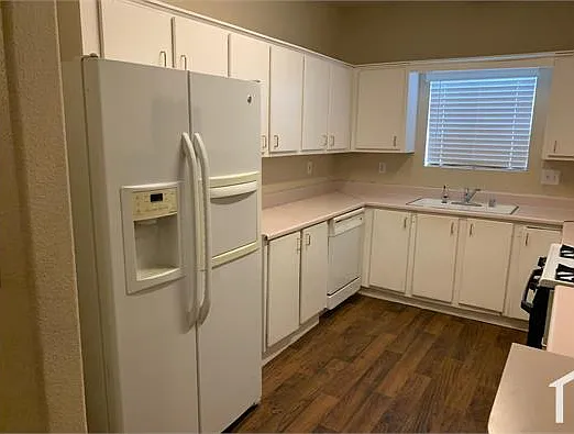 1900 N Torrey Pines Dr #116 — Photo 12