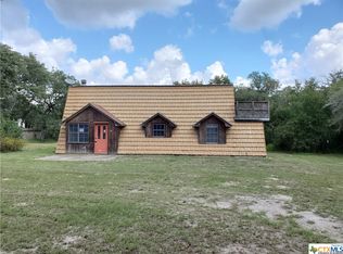 84 Winding Way Dr E, Victoria, TX 77905