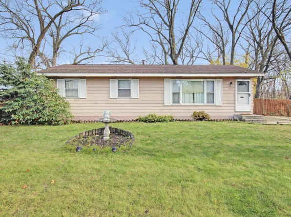 645 Pinecrest St, Holland, MI 49424