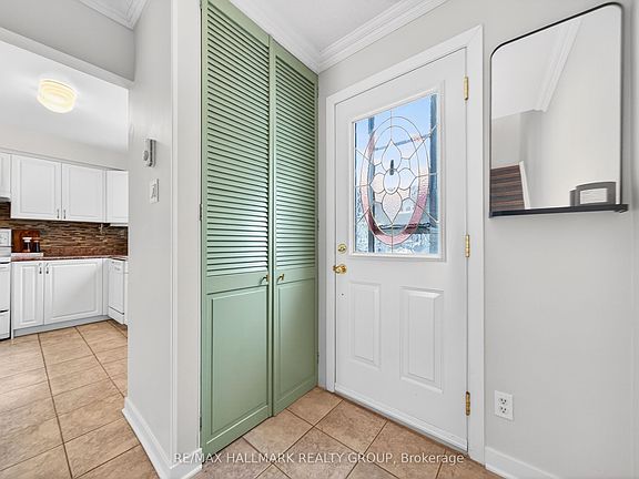 4th image of 740 Morin St #8