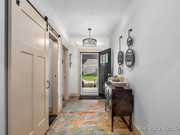 3rd image of 4523 Keena Ct NE