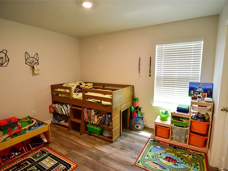 1154 Carnaby St — Photo 4