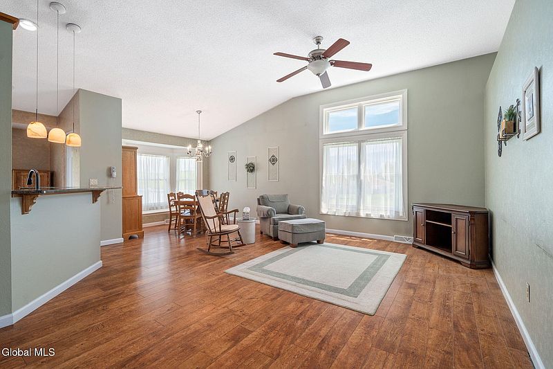 5th image of 77 Capitol Place