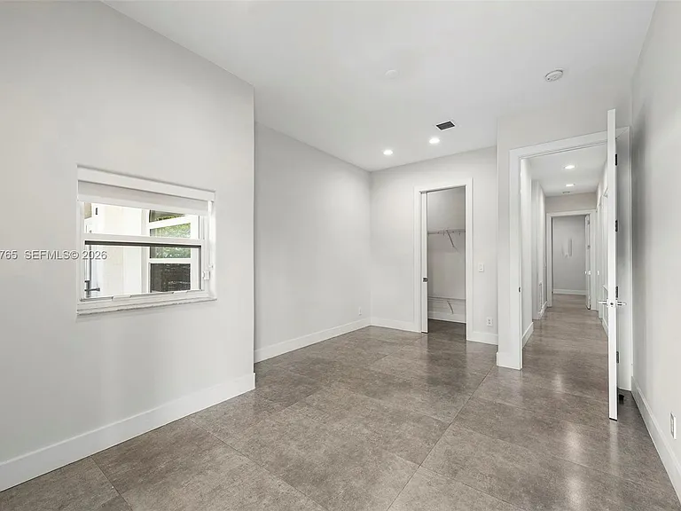 552 Palm Dr — Photo 53