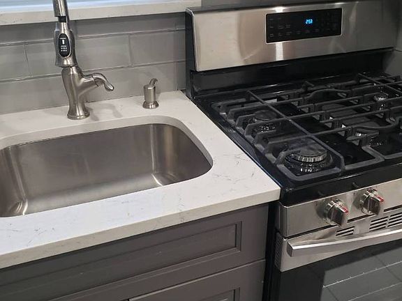 4th image of 215 E 86th St Floor 1