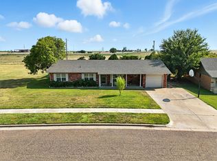 6061 Sunset Dr, Guymon, OK 73942