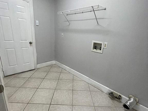 4th image of 1185 Witshire Ct