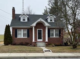 39 Hanover St, Spring Grove, PA 17362
