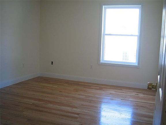 3rd image of 241 Pine St