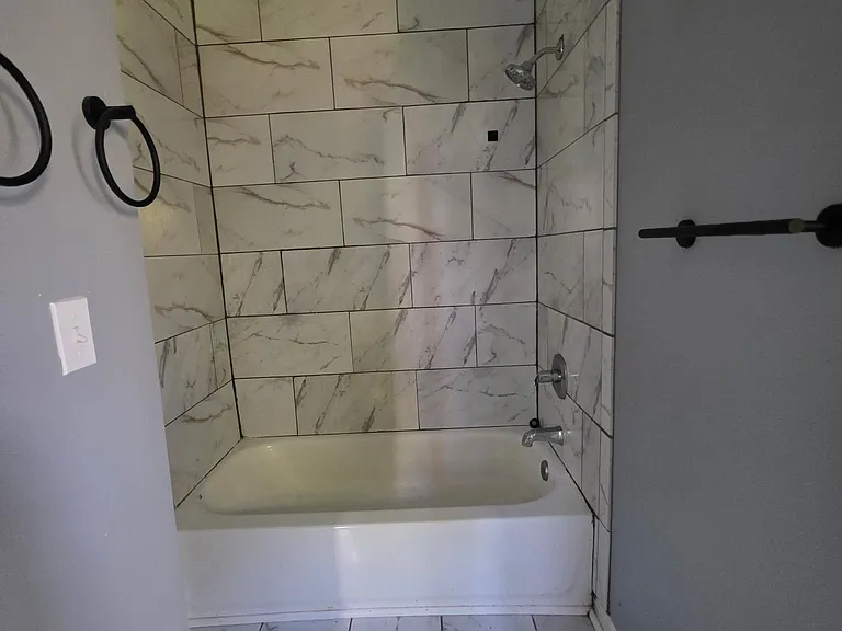 170 Manchester Dr — Photo 2