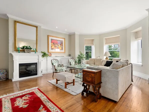33 Chestnut St APT 5, Boston, MA 02108