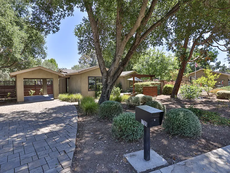 1705 Granger Ave — Photo 4