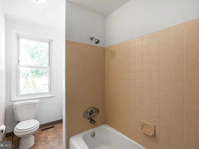 613 N Scott St — Photo 10