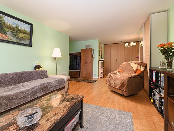 4th image of 5915 W Gunnison St APT 4G