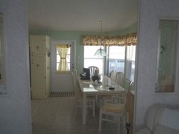 4th image of 533 Squire Ln