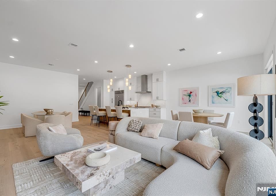 1st image of 27 Feldman Court