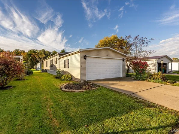 106 Golden Pond Est, Akron, NY 14001