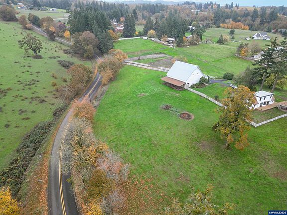 2nd image of 365 Lookout Ln SE