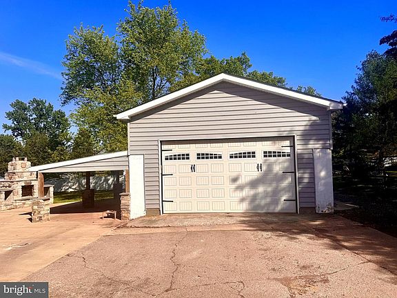 3rd image of 1216 Township Line Rd