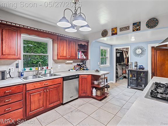 5th image of 6361 Fenton Rd